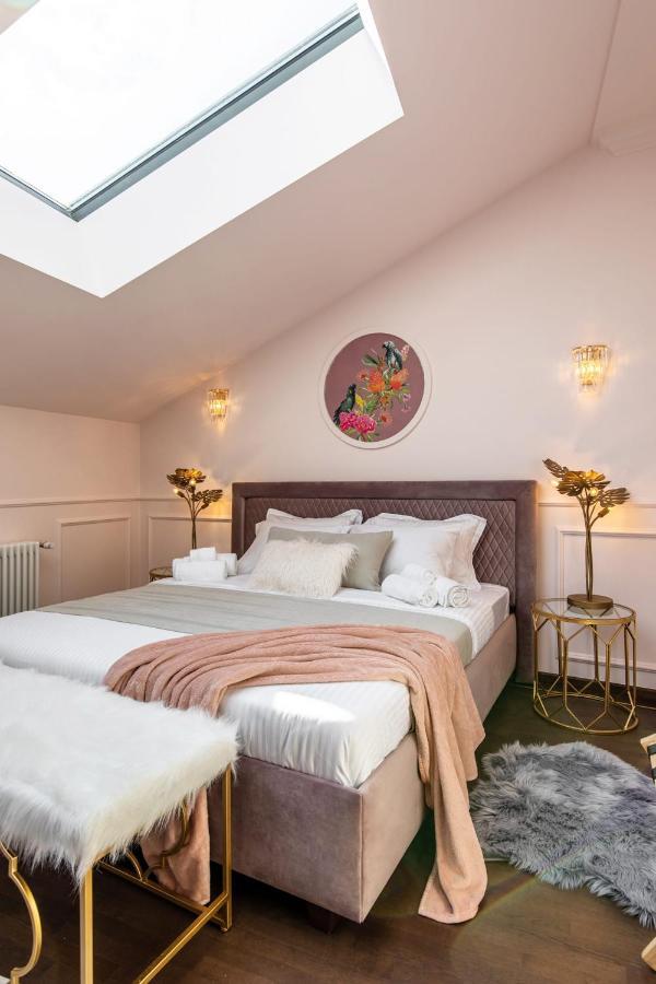 Holt Old Town Luxury Bucureşti