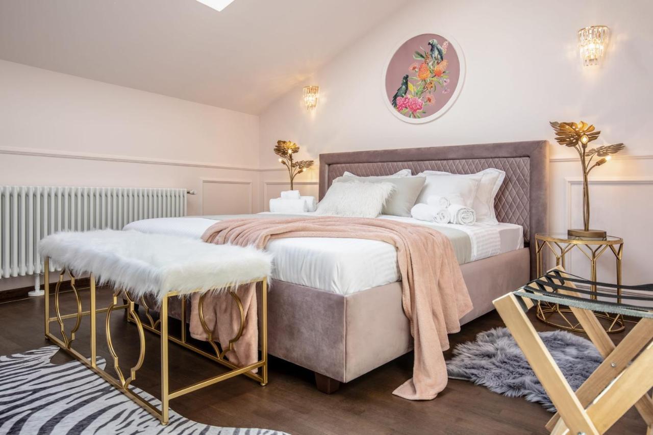 Holt Old Town Luxury Bucureşti