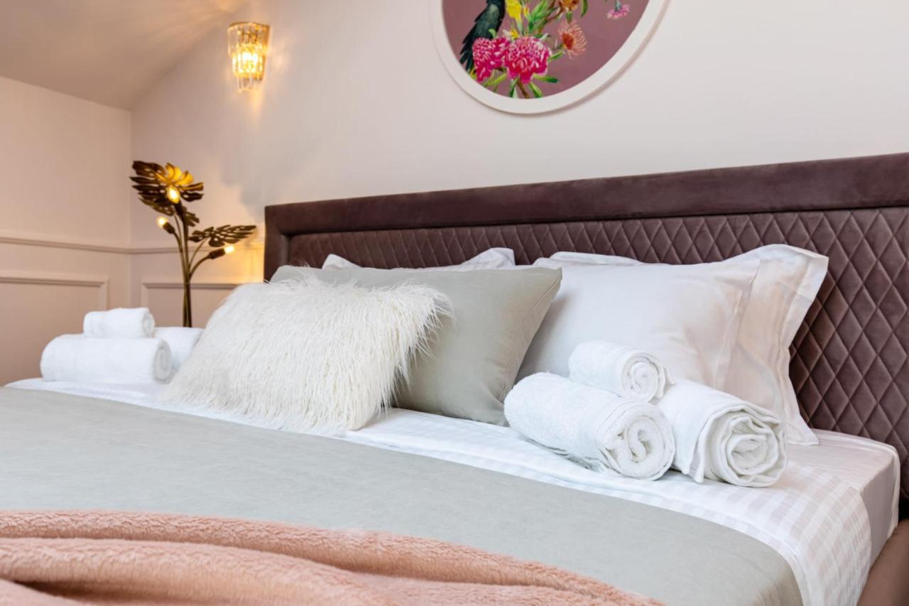 Han Holt Old Town Luxury